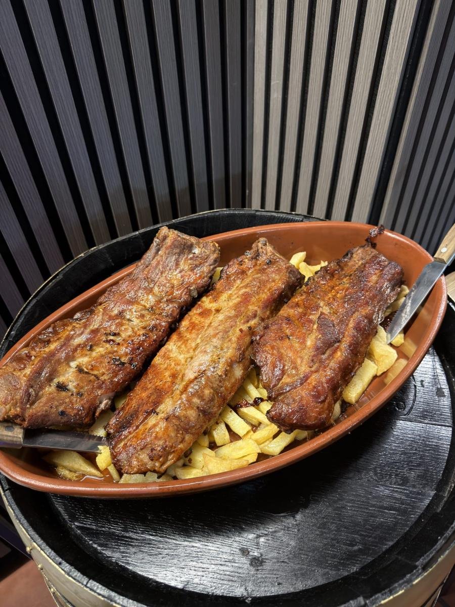 Costillar asado en La Paloma, bar restaurante en Alcorcón